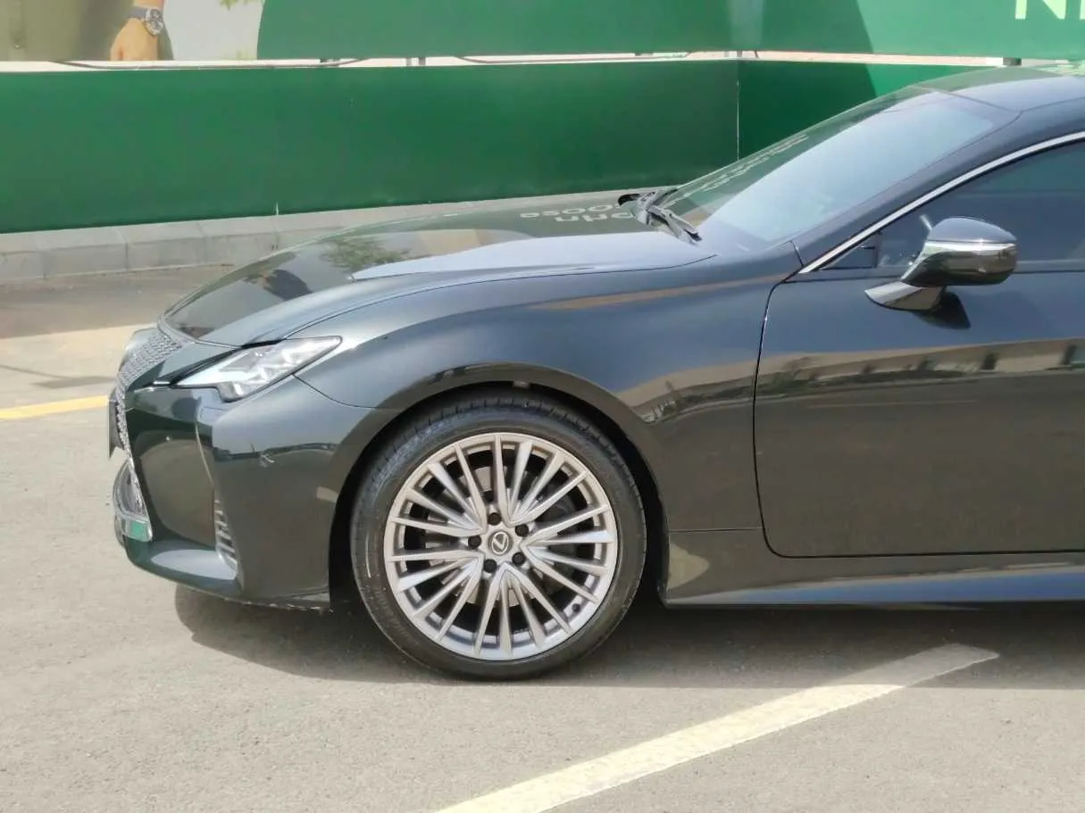 Car image 10