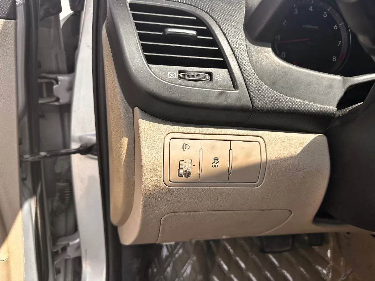 Car image 23