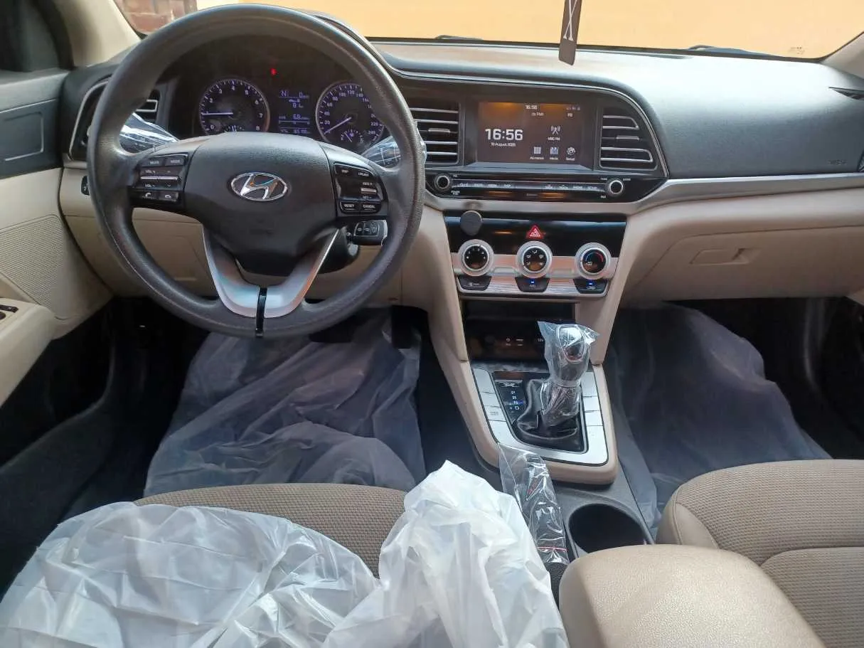 Car image 16