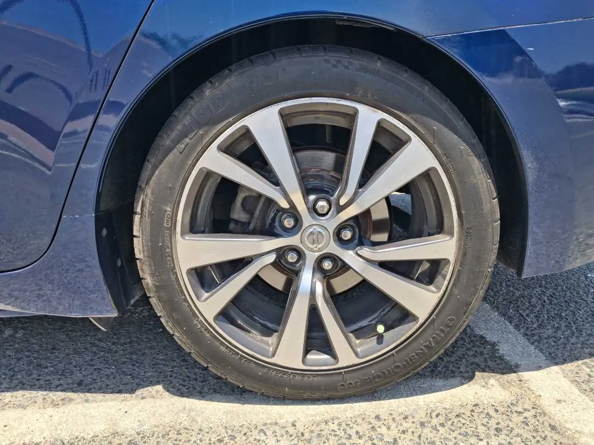 Car image 8