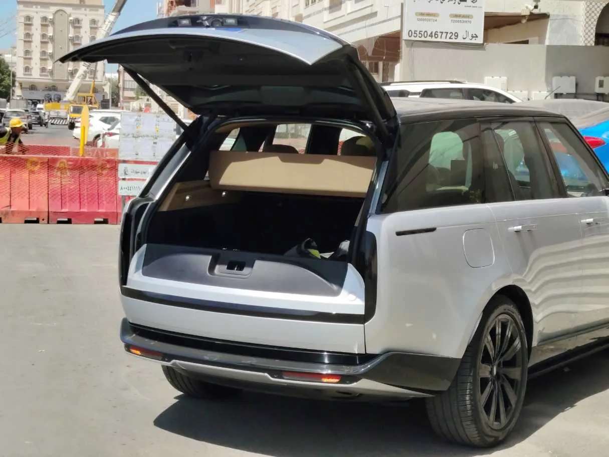 Car image 24