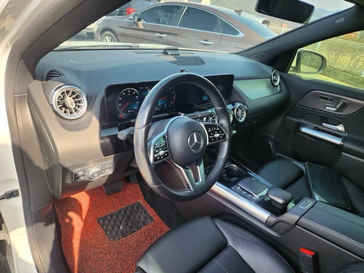 Car image 10