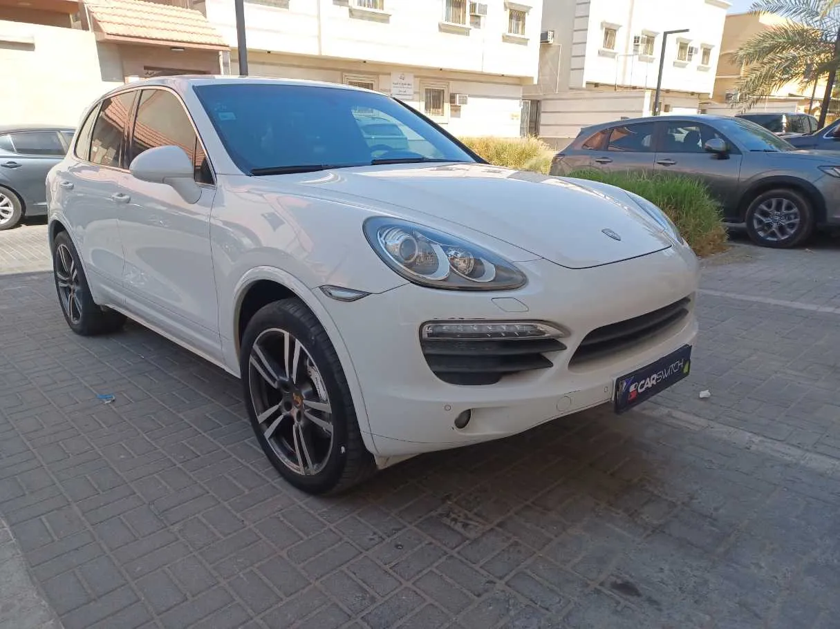 Car image 3