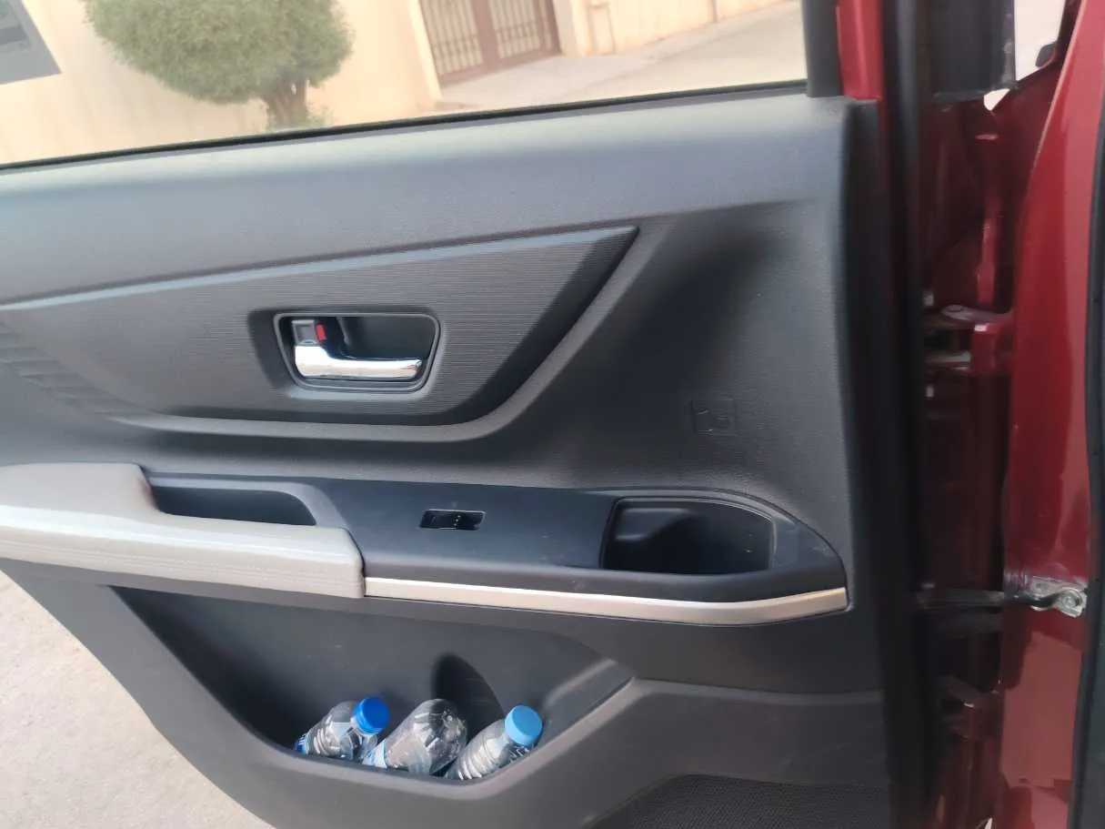 Car image 24