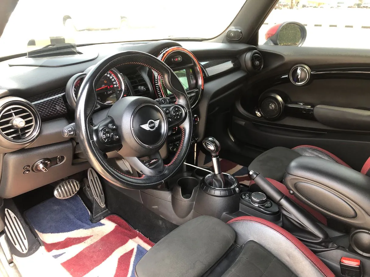 Car image 11