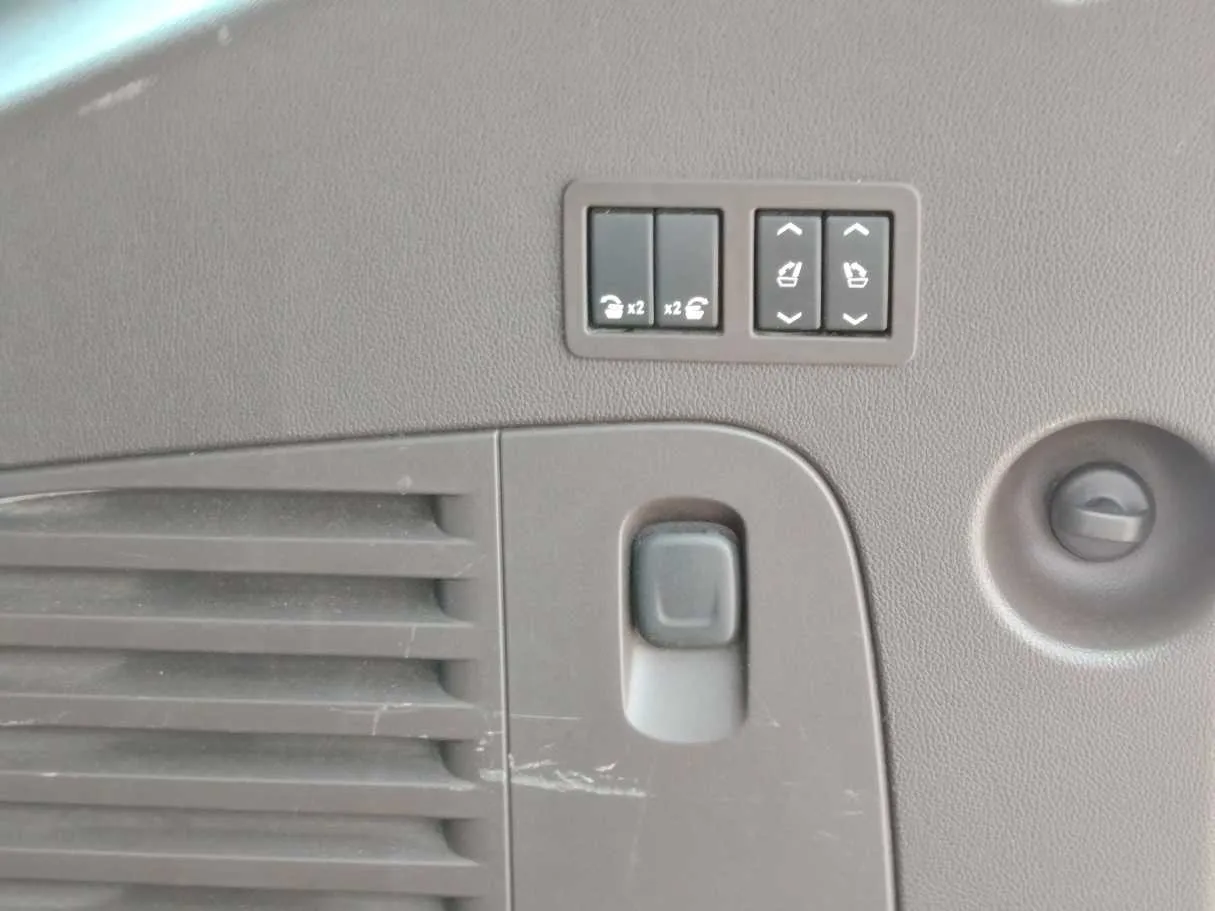 Car image 34
