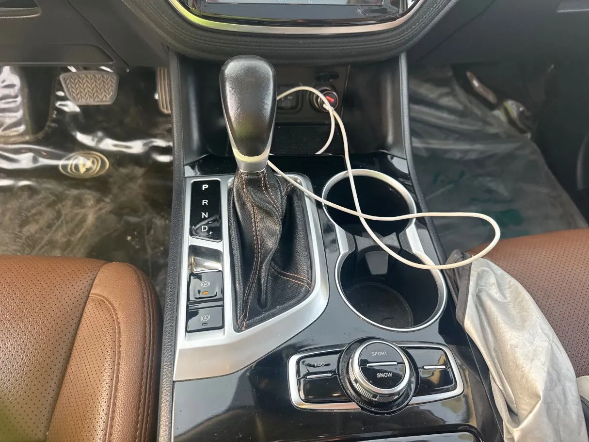 Car image 15
