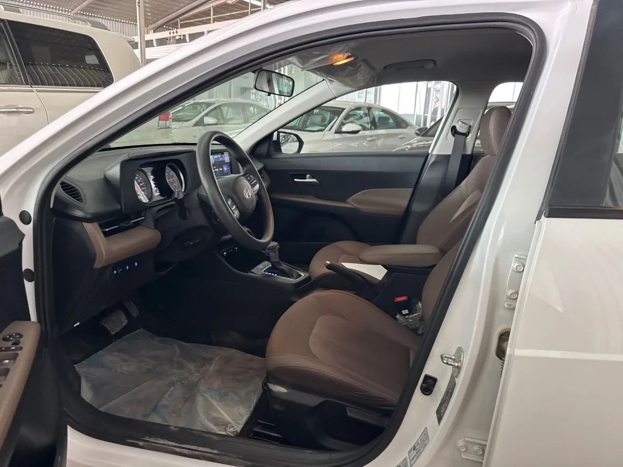 Car image 11
