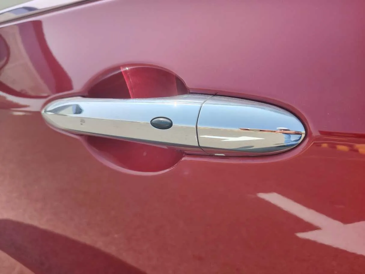 Car image 30