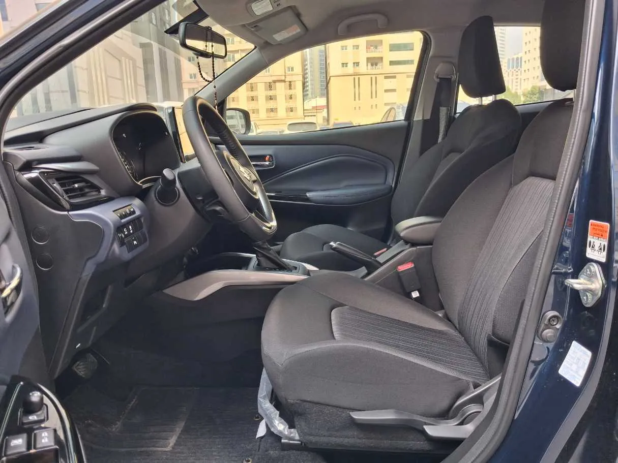 Car image 12