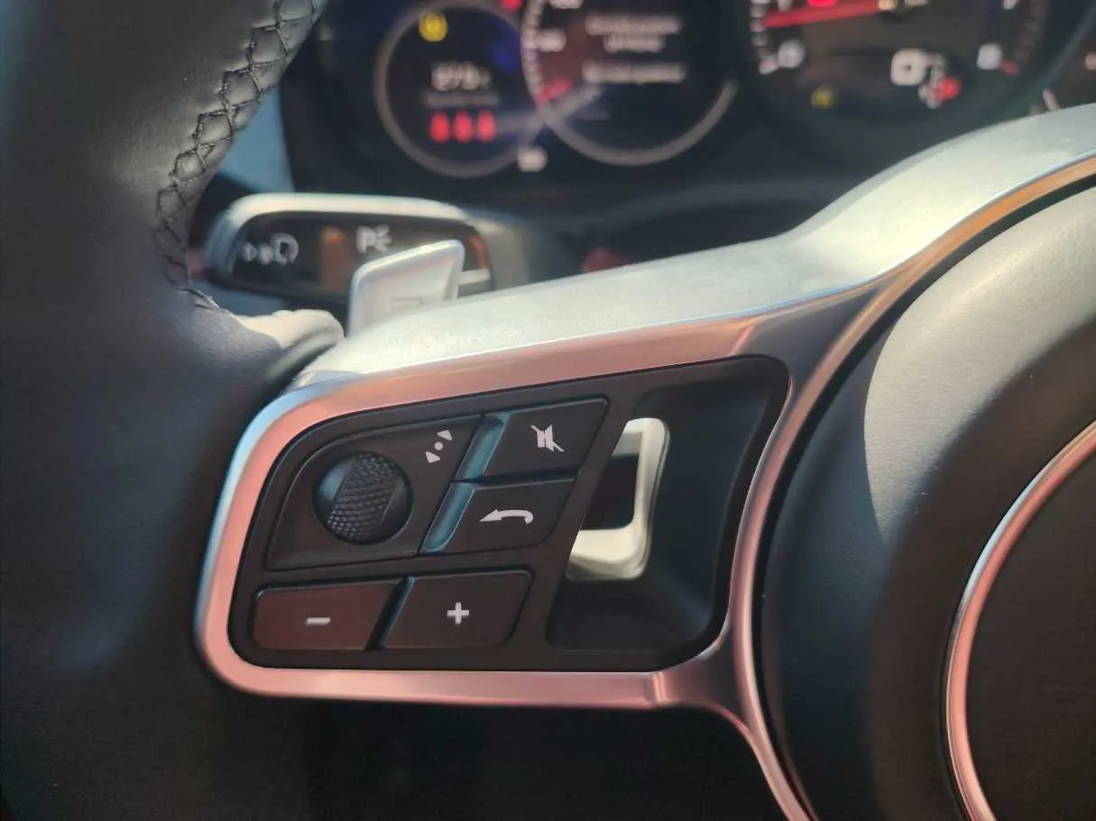 Car image 26