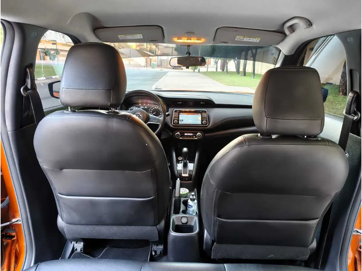 Car image 12