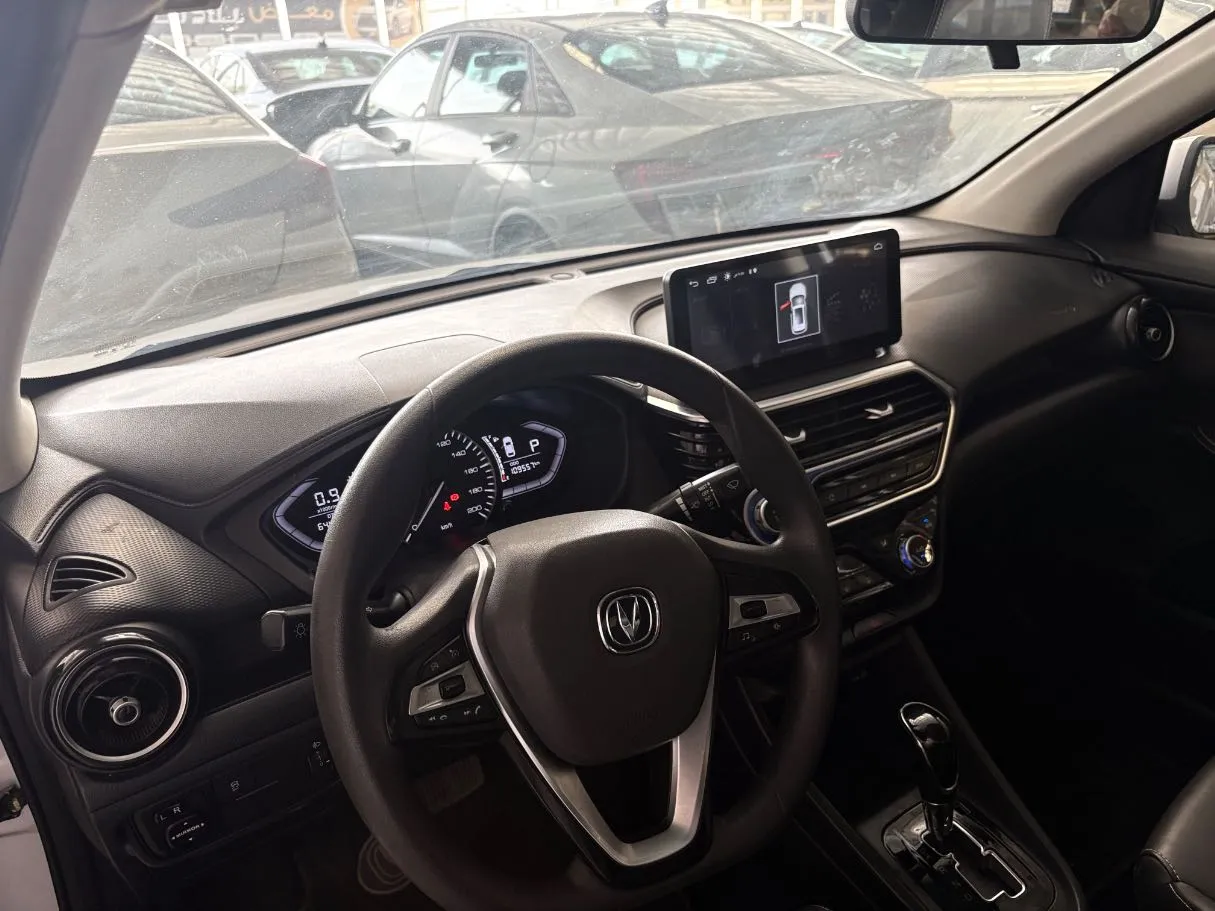 Car image 10