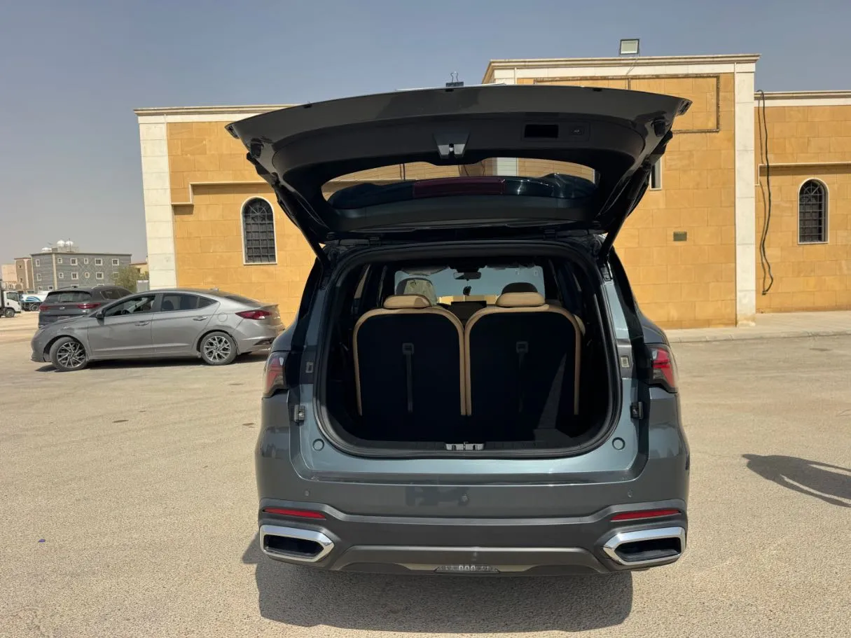 Car image 20