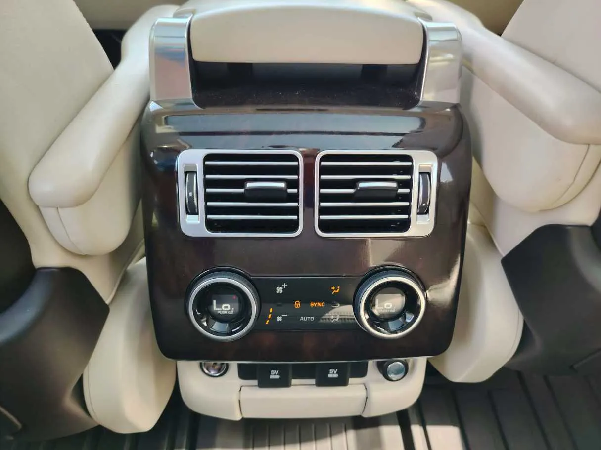 Car image 38