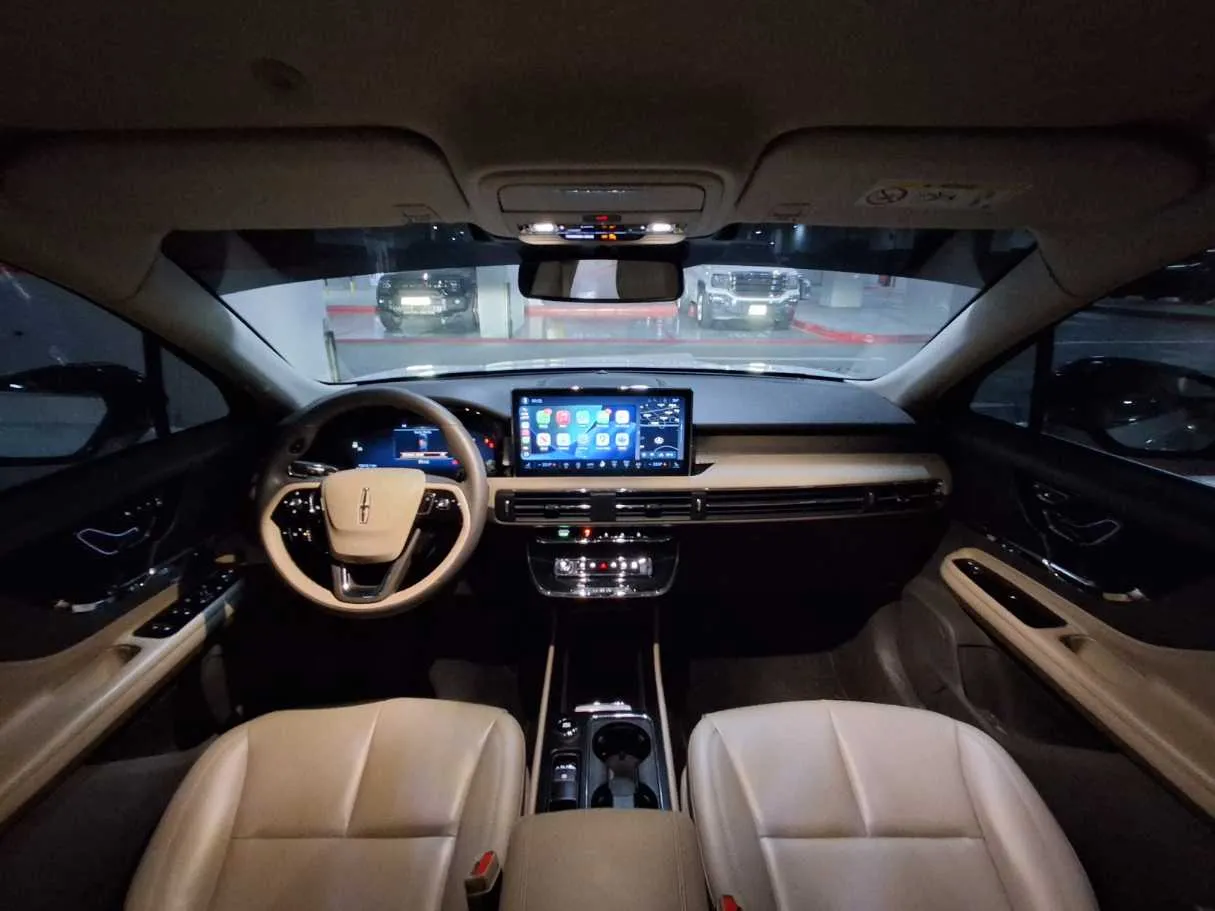 Car image 26