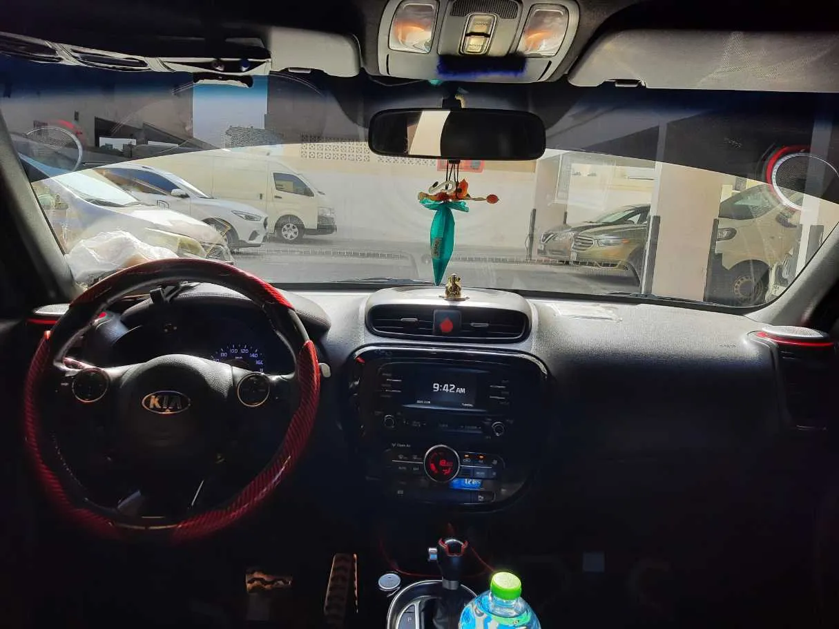 Car image 15