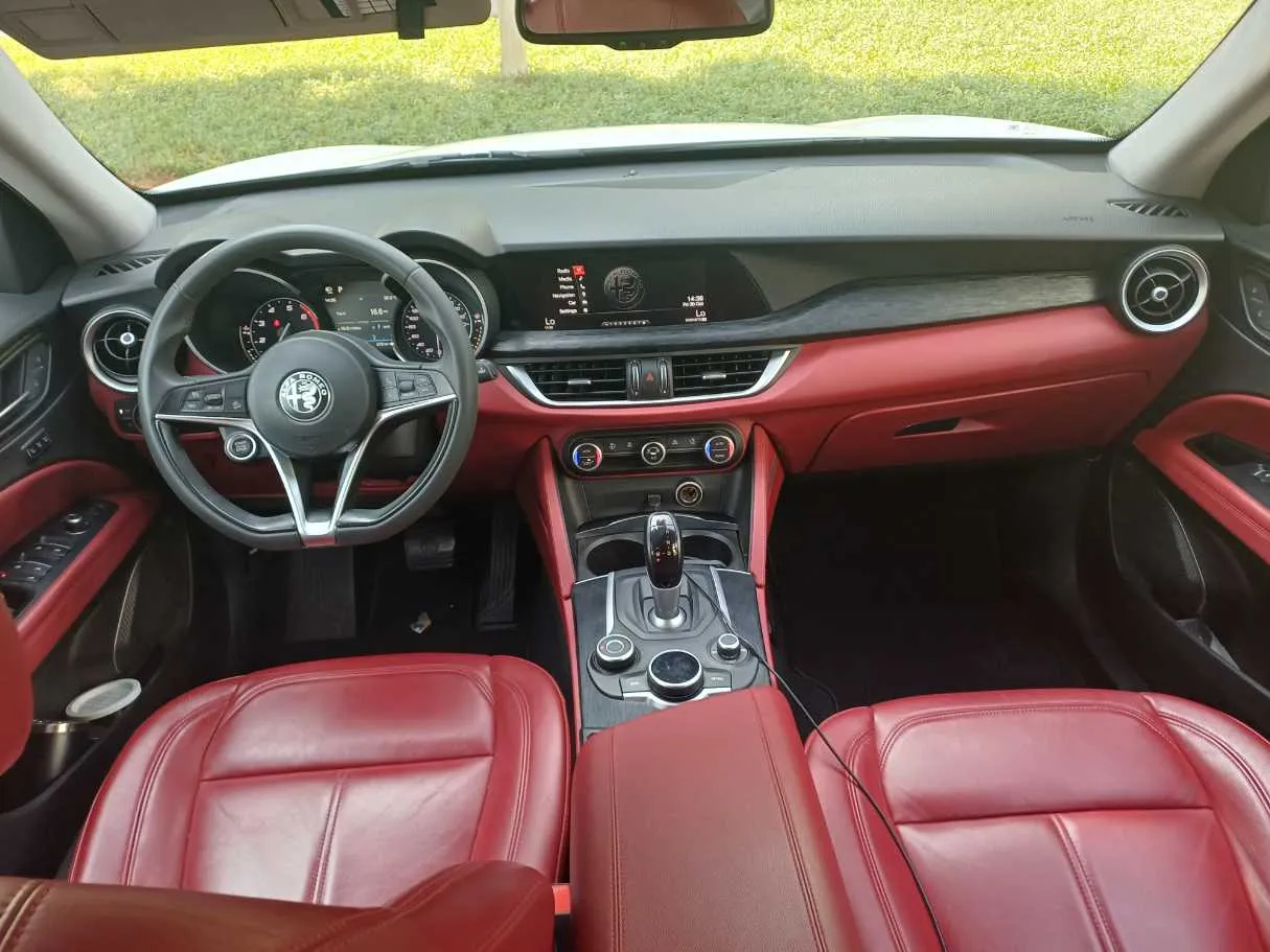 Car image 16