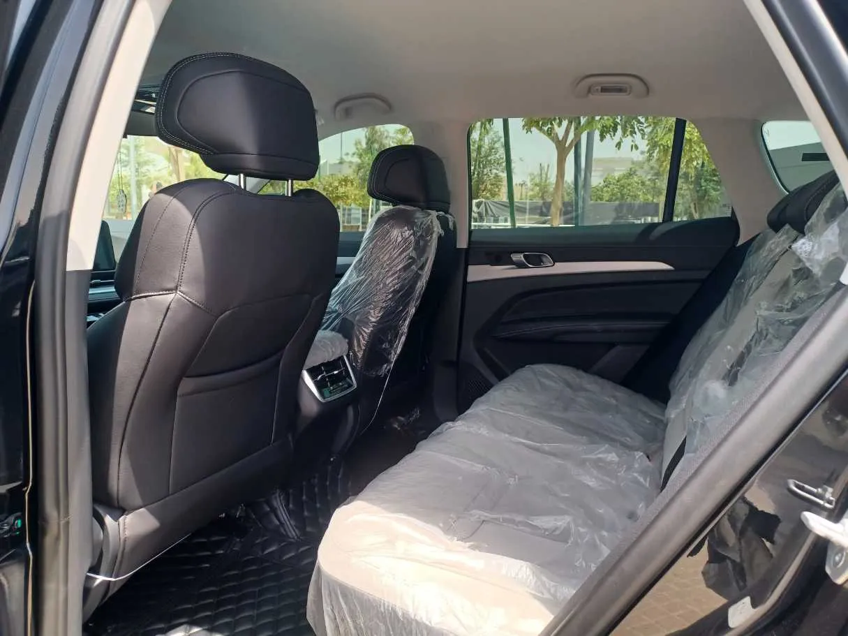 Car image 14