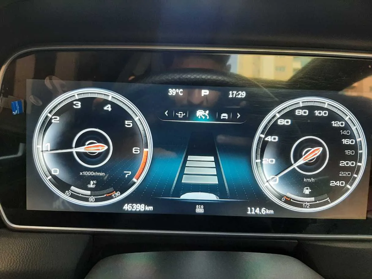 Car image 18