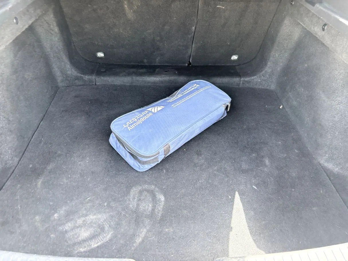 Car image 25