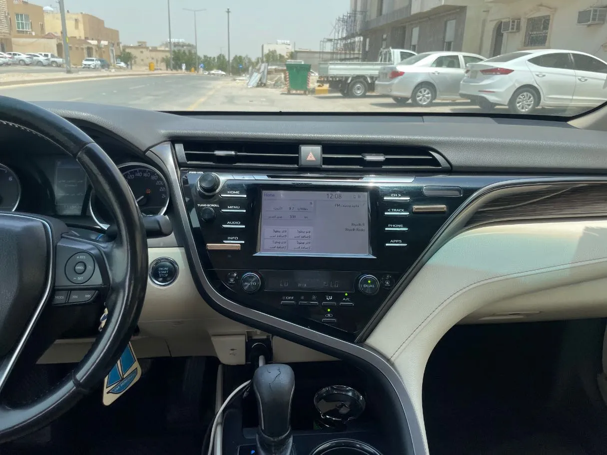 Car image 19