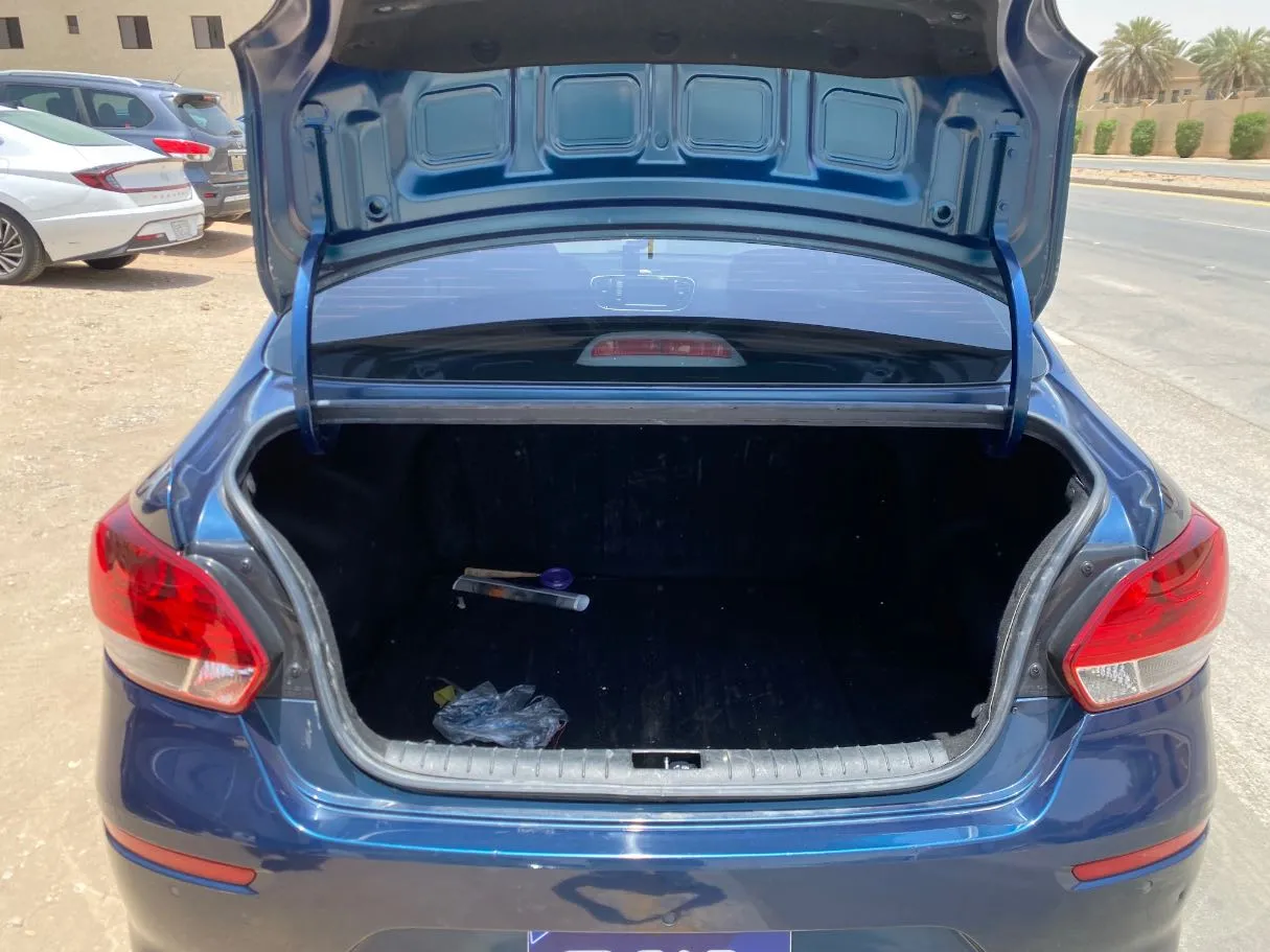 Car image 16