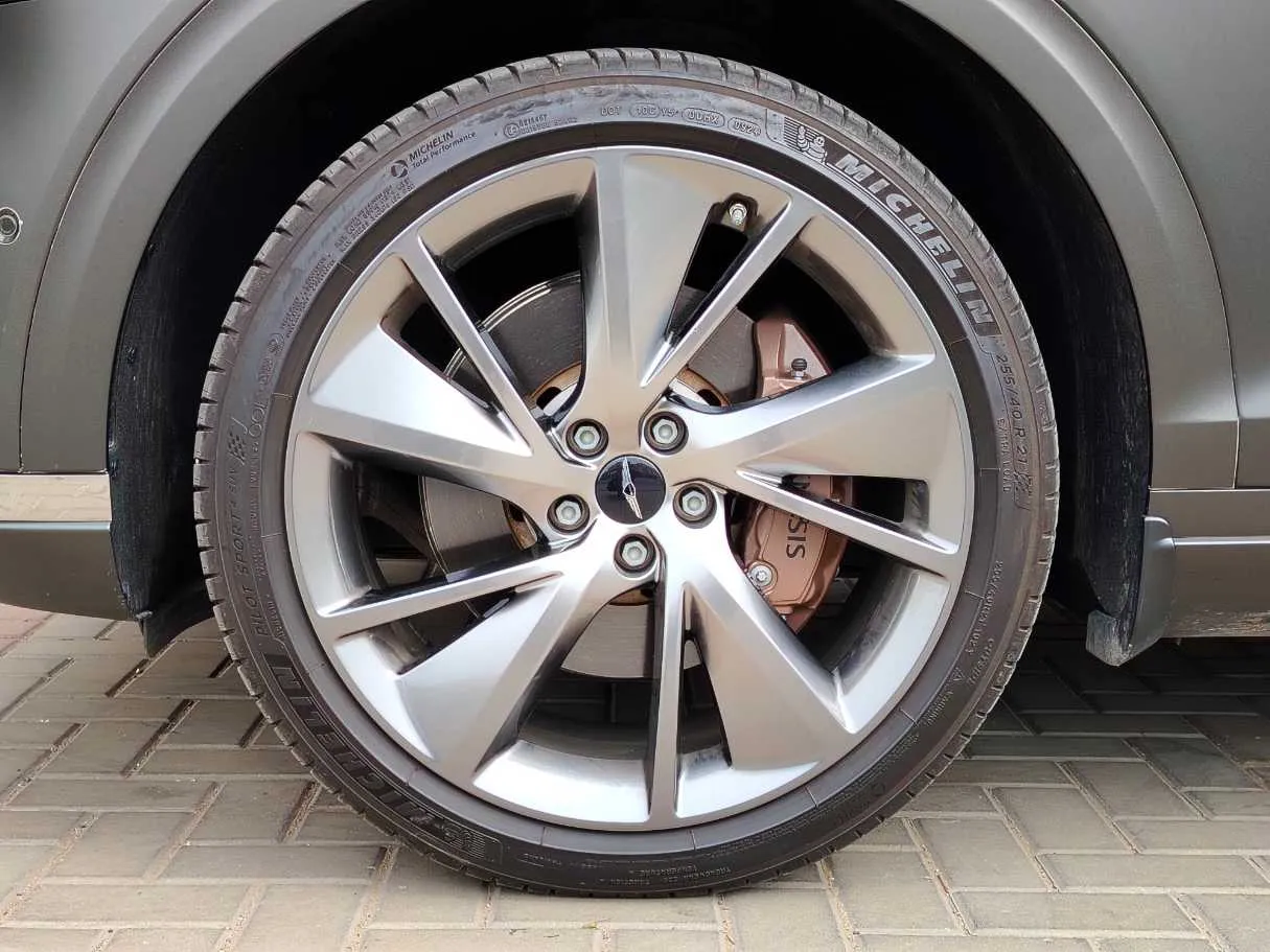 Car image 10