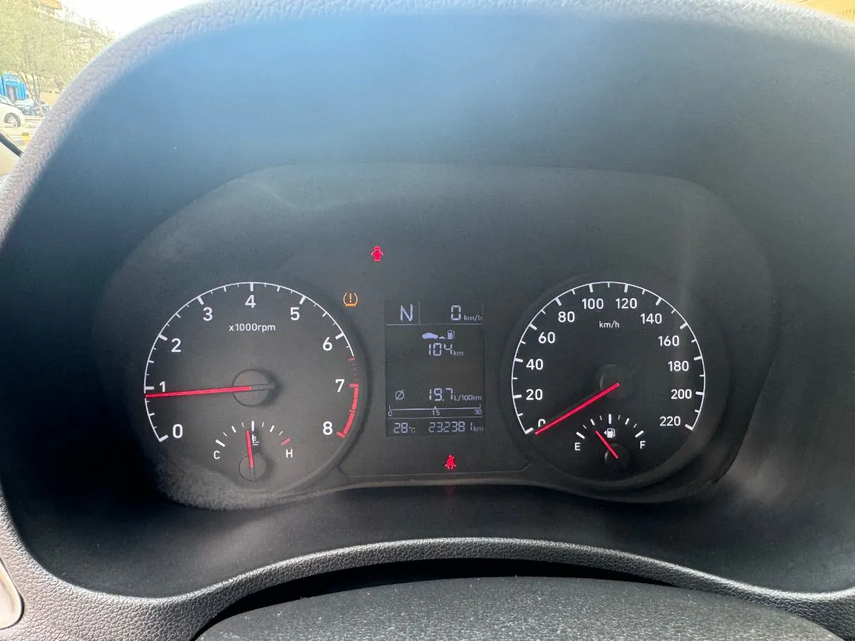 Car image 18