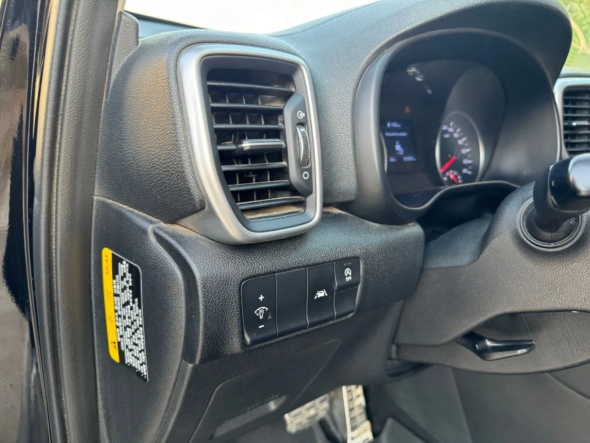 Car image 22