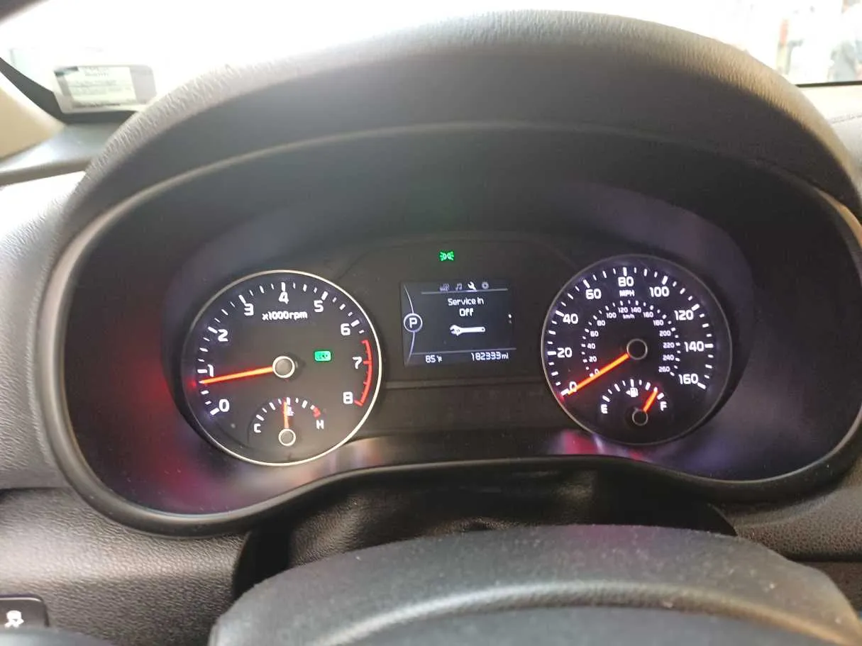 Car image 19