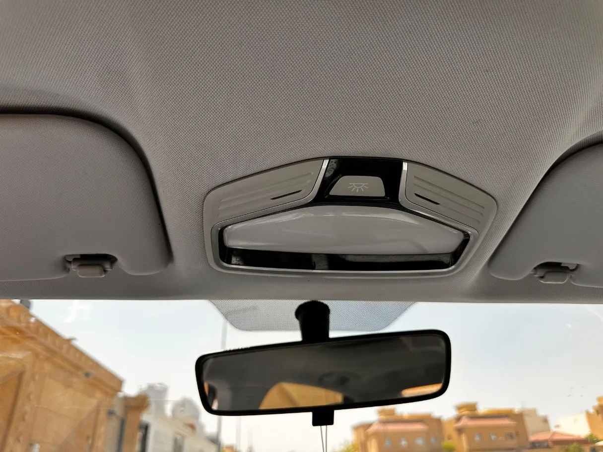 Car image 25