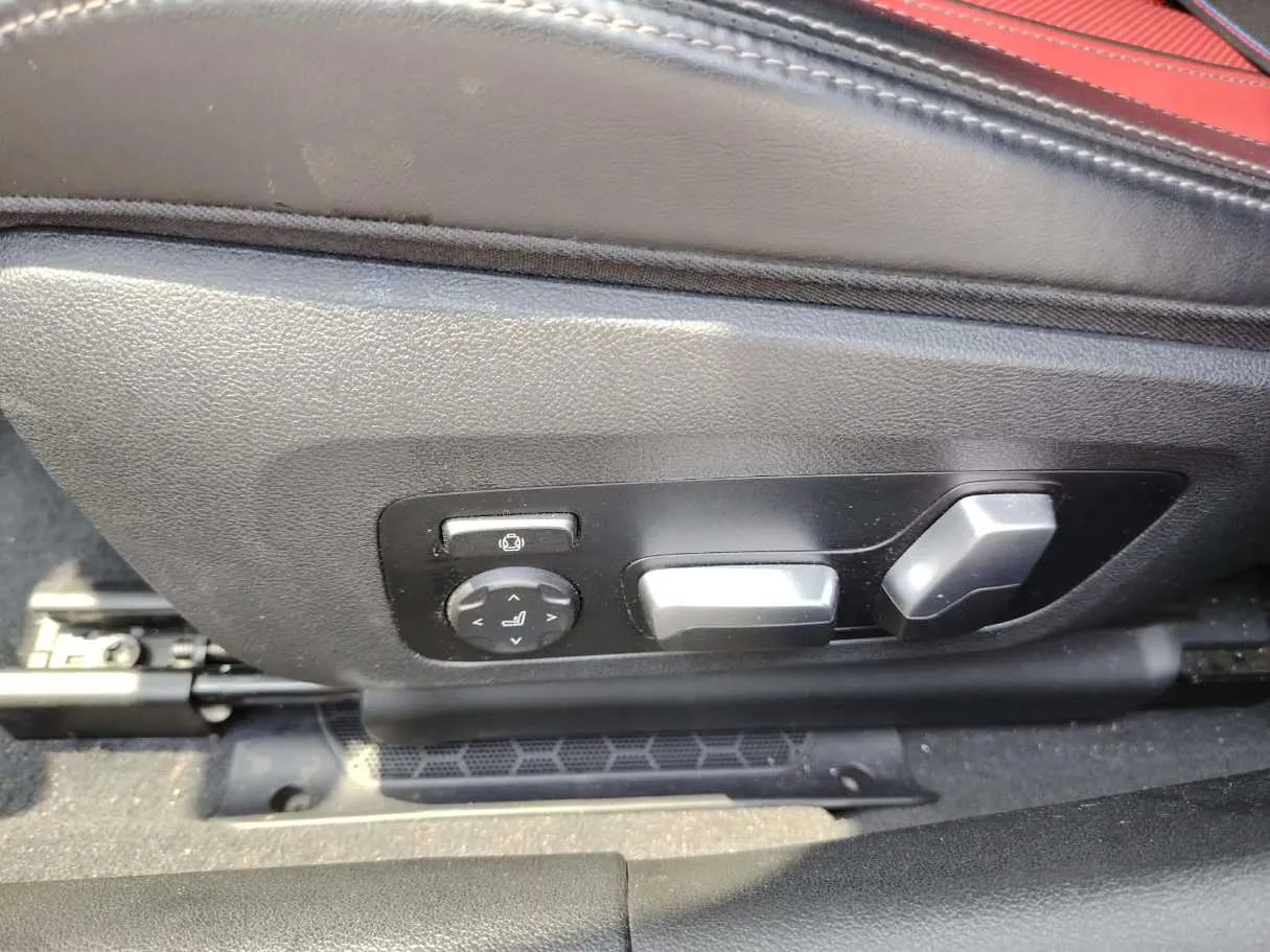 Car image 37
