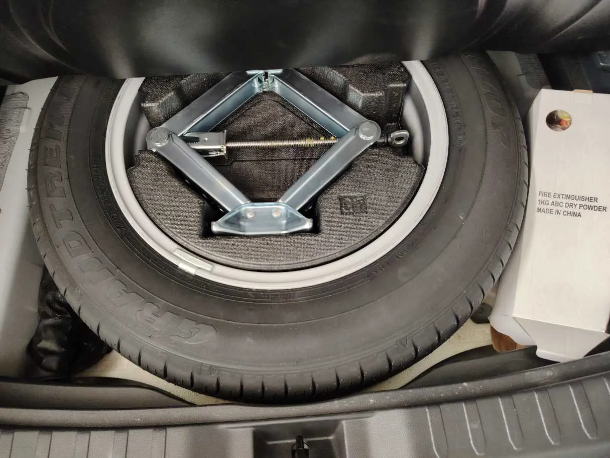 Car image 23