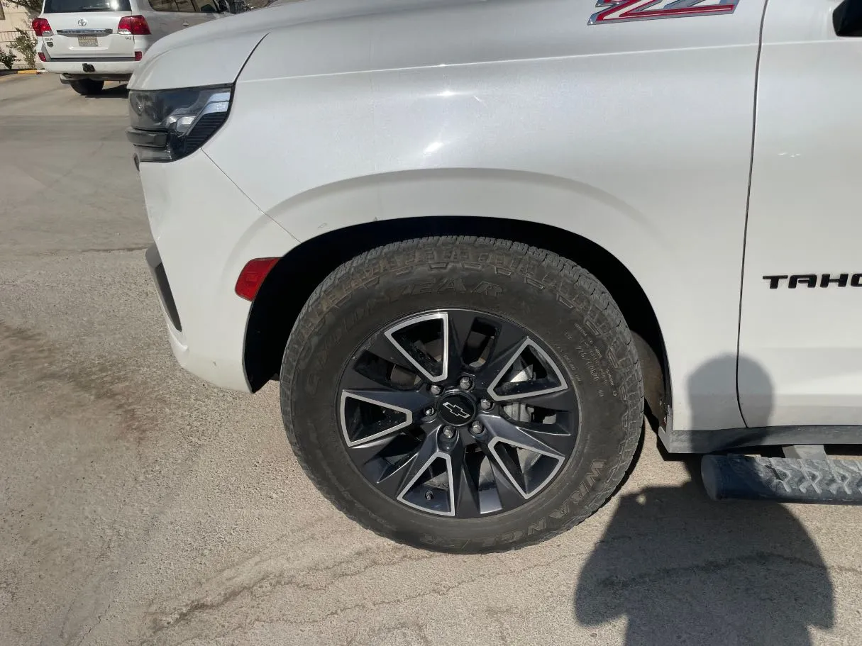 Car image 9