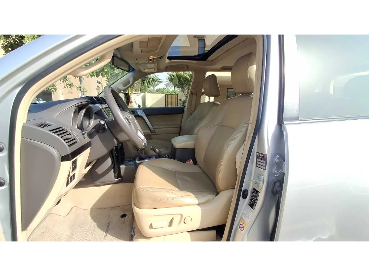 Car image 12