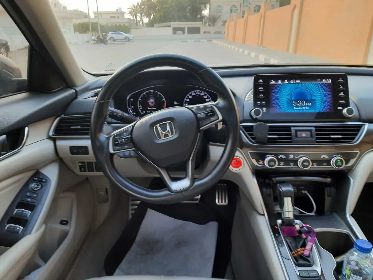 Car image 17