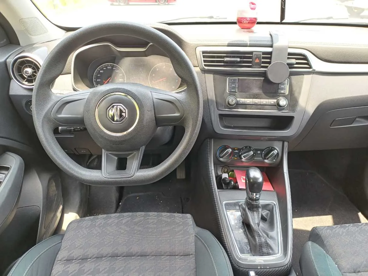 Car image 17