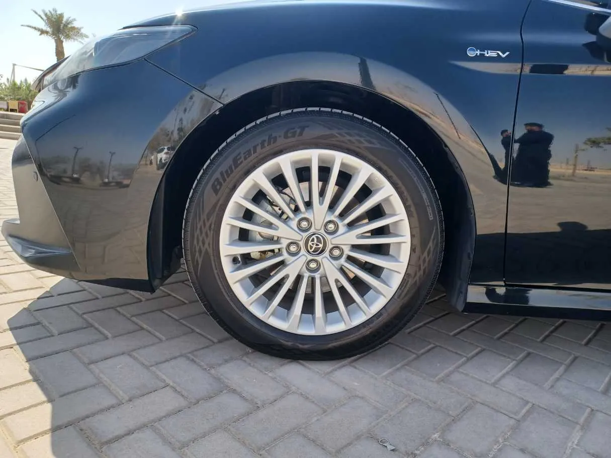 Car image 9
