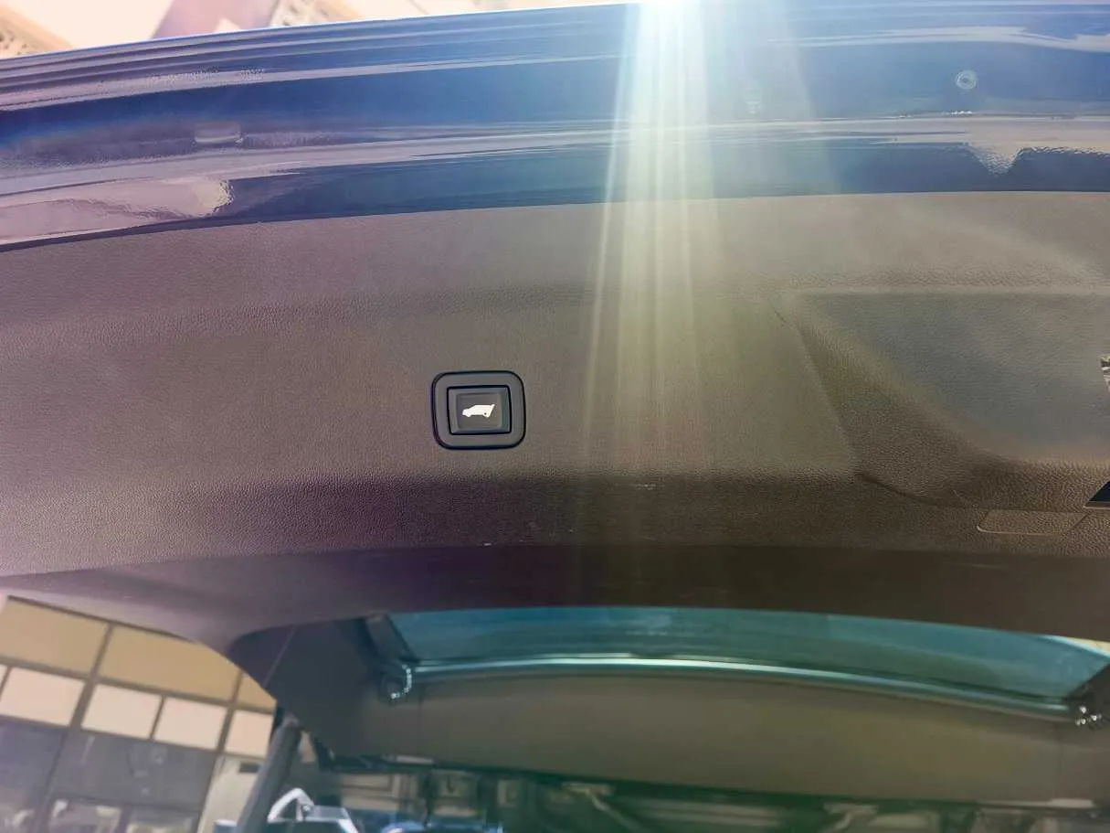 Car image 28