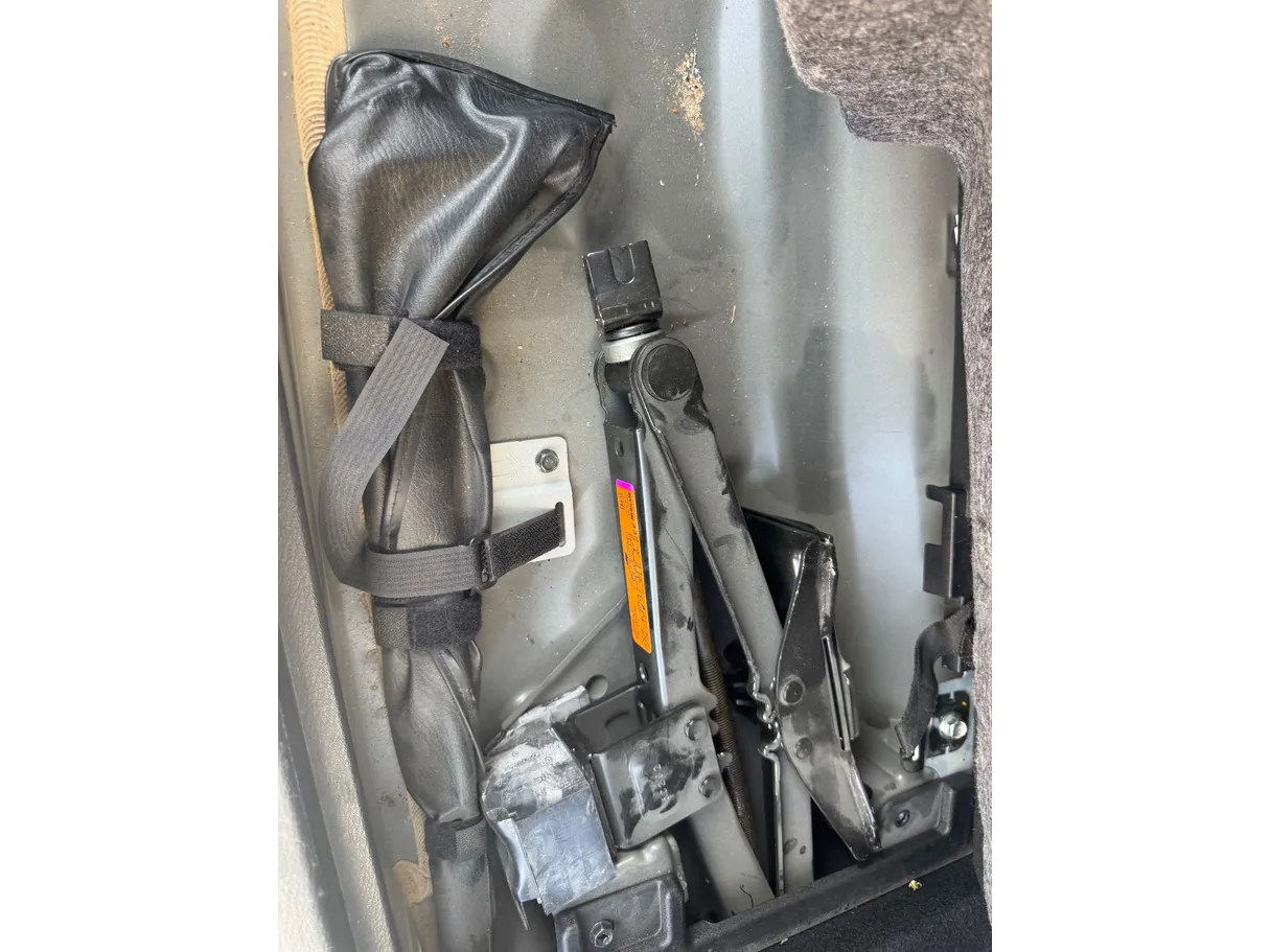 Car image 20