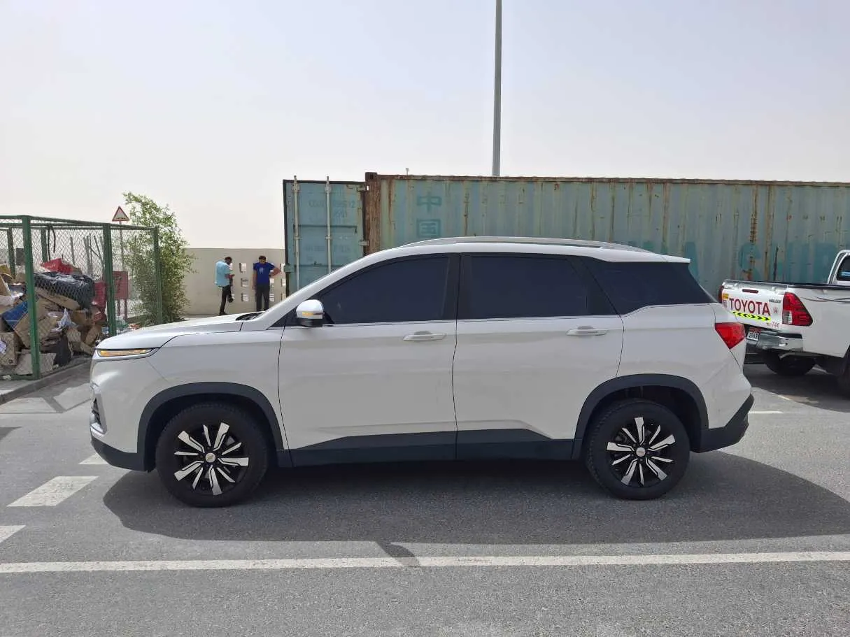 Car image 4