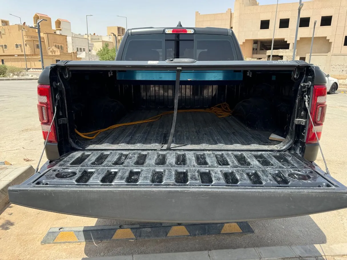Car image 23