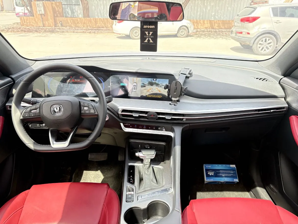 Car image 18