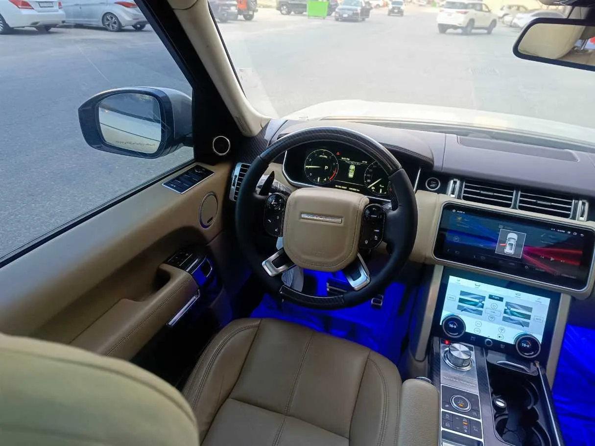 Car image 24