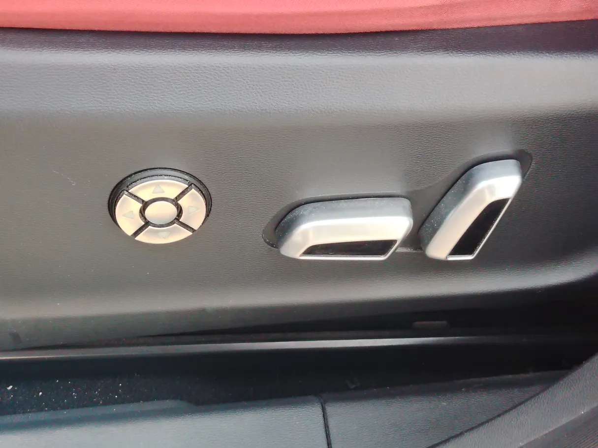 Car image 28