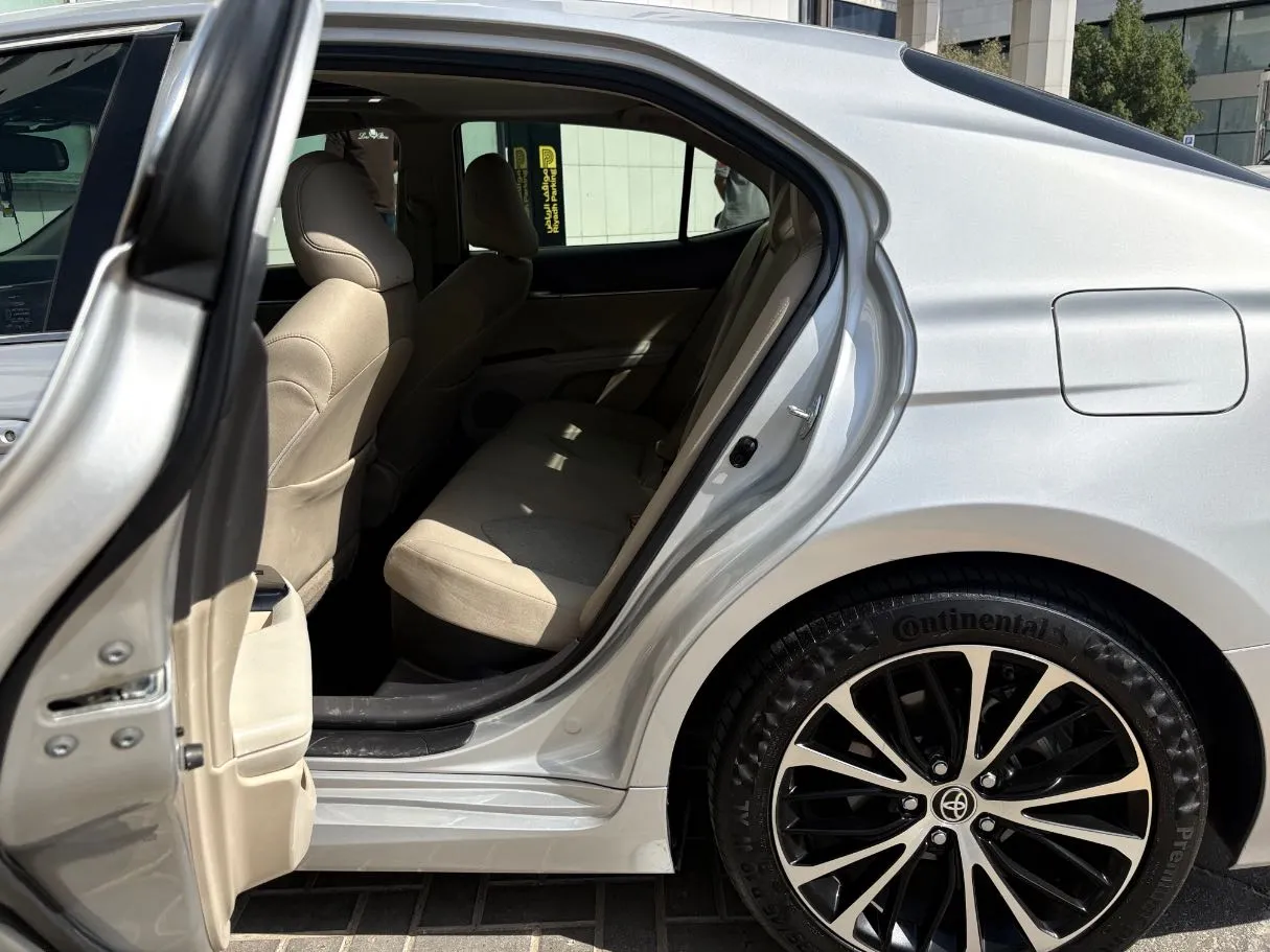 Car image 15