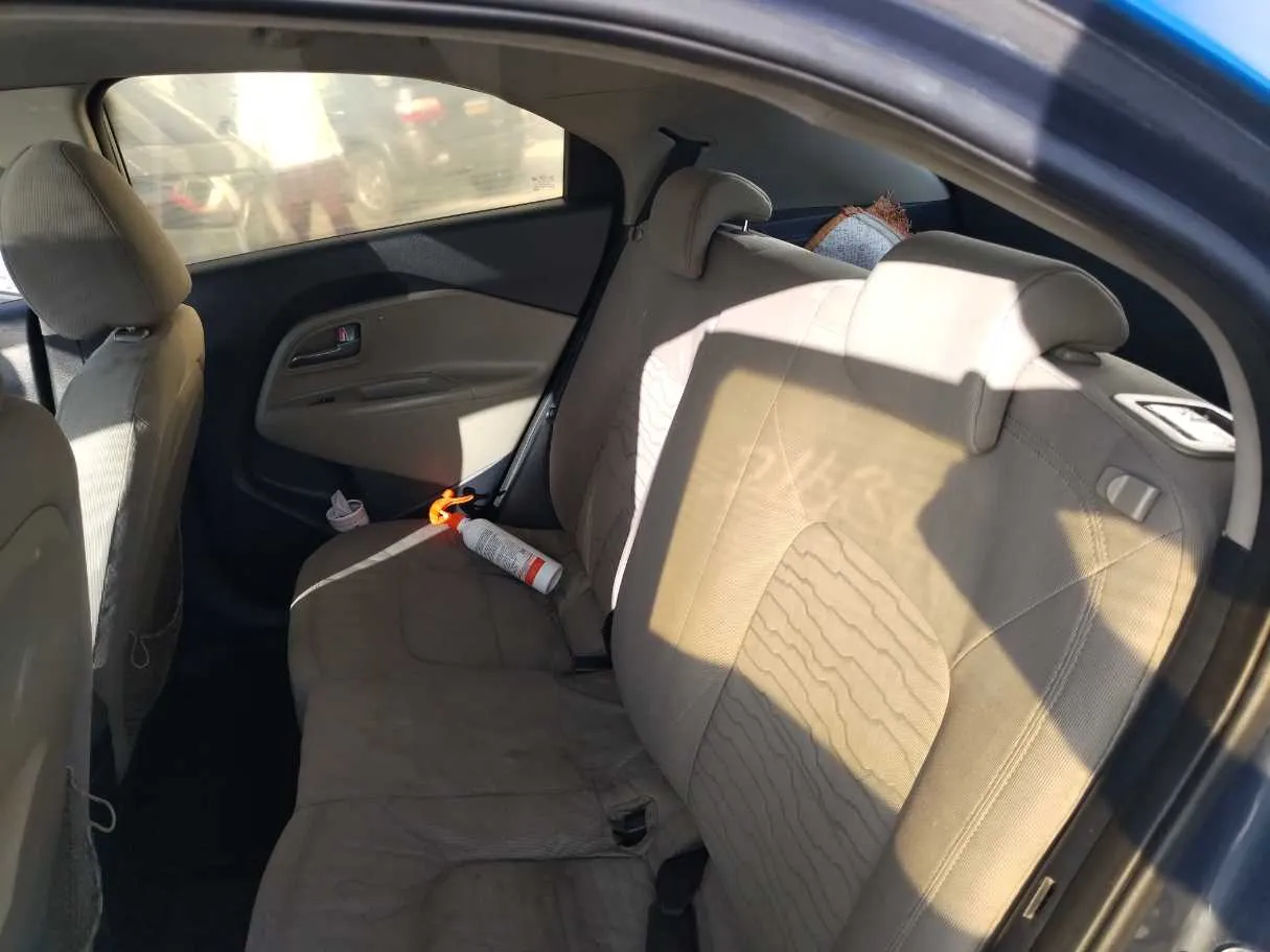 Car image 17