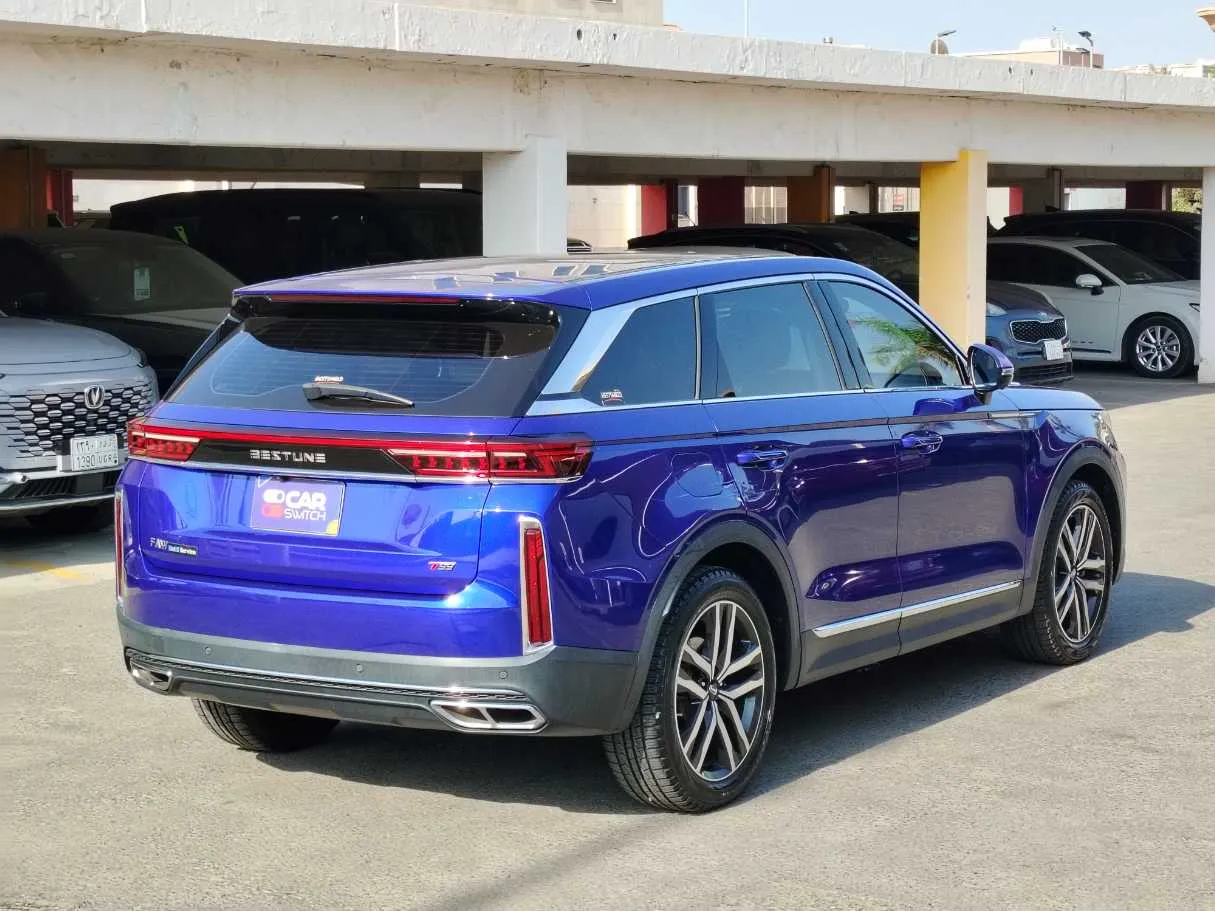 Car image 5
