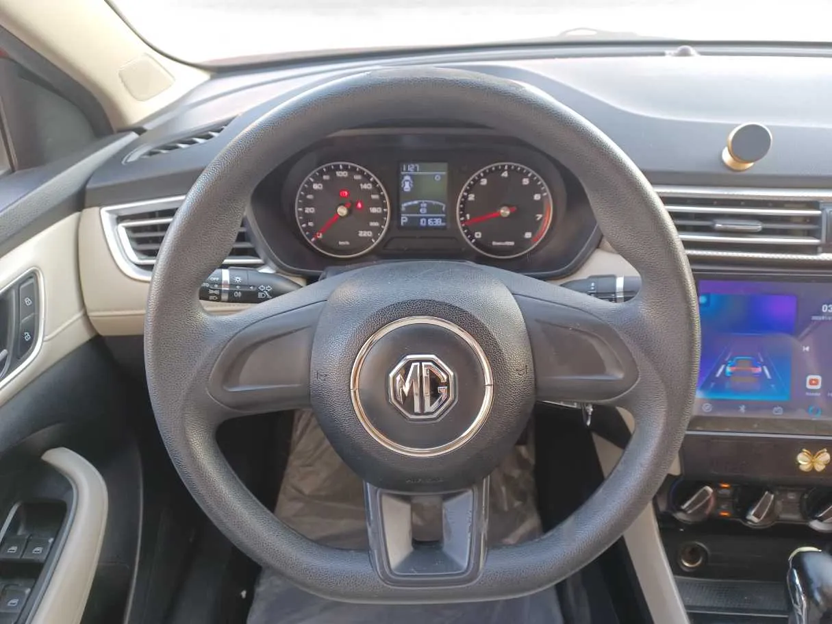 Car image 16